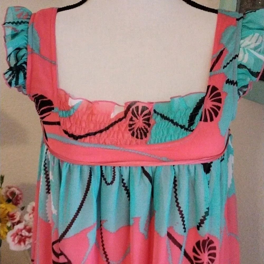 XOXO Shift Dress - Picture 2 of 10